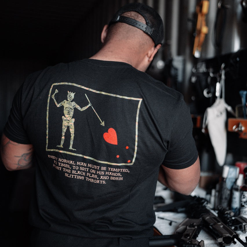 Streetwear Brand Clothing - Футболка Hoist The Black Flag Savage